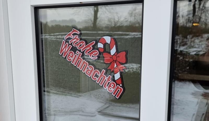 Frohe Weihnachten mit Löchern - +53% Upscale