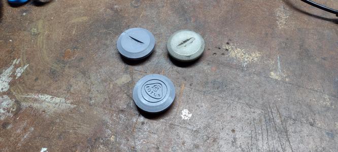 Lotus Elise carpet fixing button