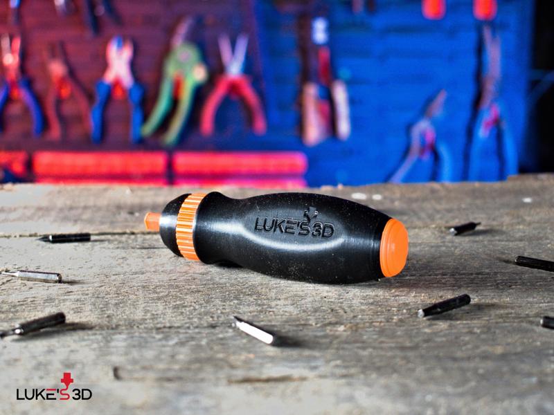 Two-way ratchet stubby screwdriver