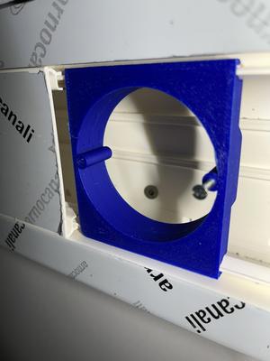 device / mounting box for parapet duct / cable channel / electric shaft (Brüstungskanal)