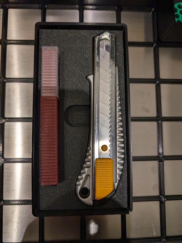 Gridfinity Inlay for Fiskars Cutter Knife