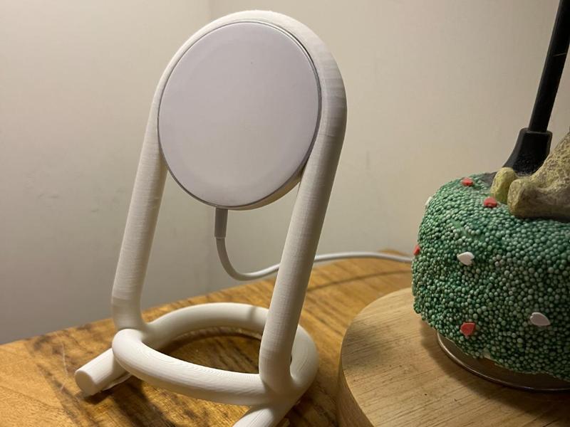 iPhone wireless charging dock