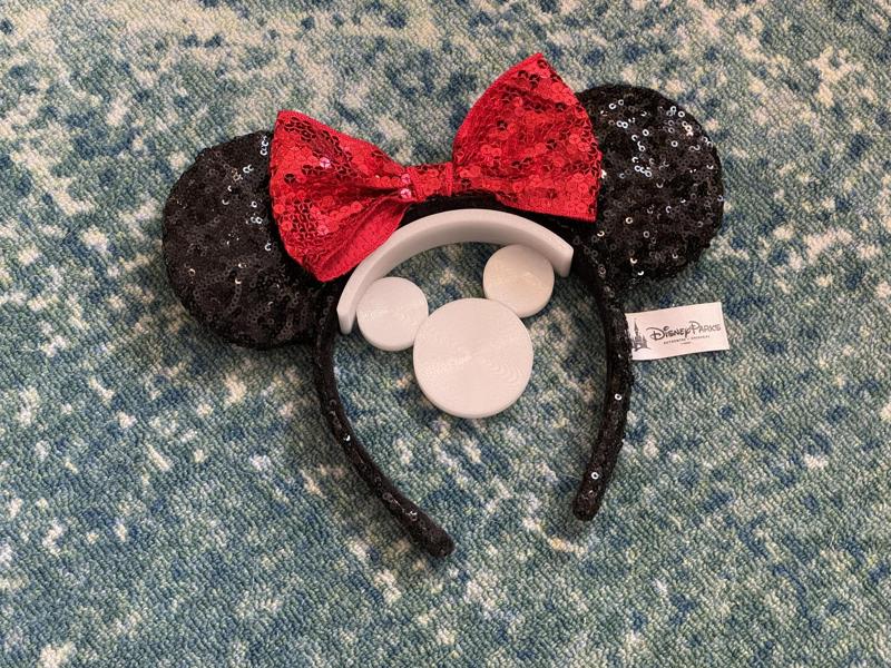 Mouse-themed headband holder