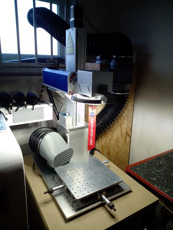 Circular lamp holder for galvo with shade