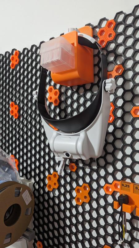 Magnifying Glasses - support - Honeycomb storage wall