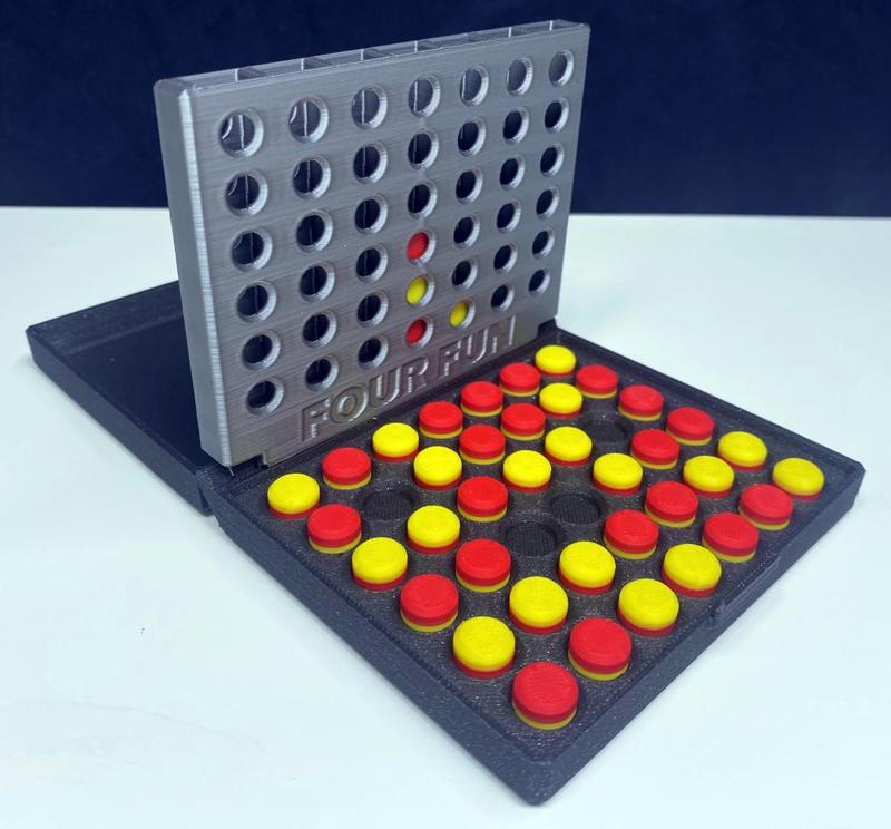 FOUR FUN / 4 WINS strategic travel game in PIP-box (4 Gewinnt Reisespiel)