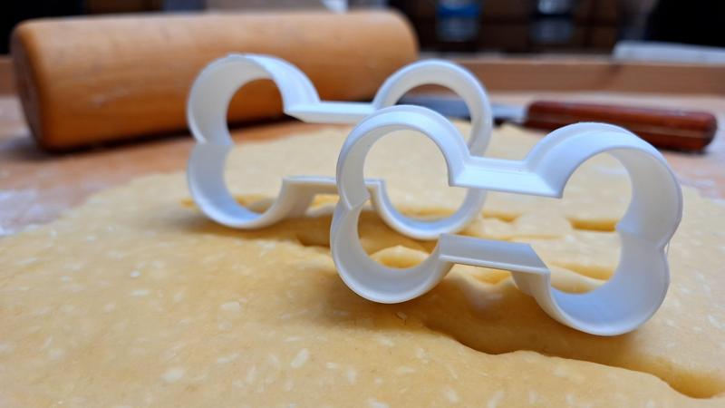 Gebäck-Ausstecher, (Hunde-)Knochen (die wirklich funktionieren) / Cookie cutter, bone (which really work)