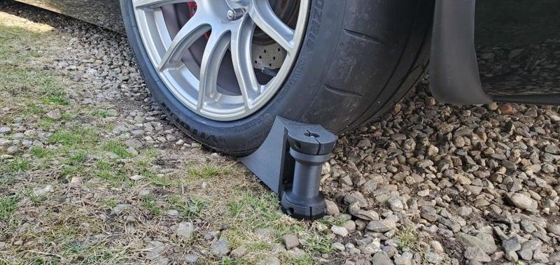 Carwash Hose Guide/Roller Wheel Chock for 18" Wheel/Tire