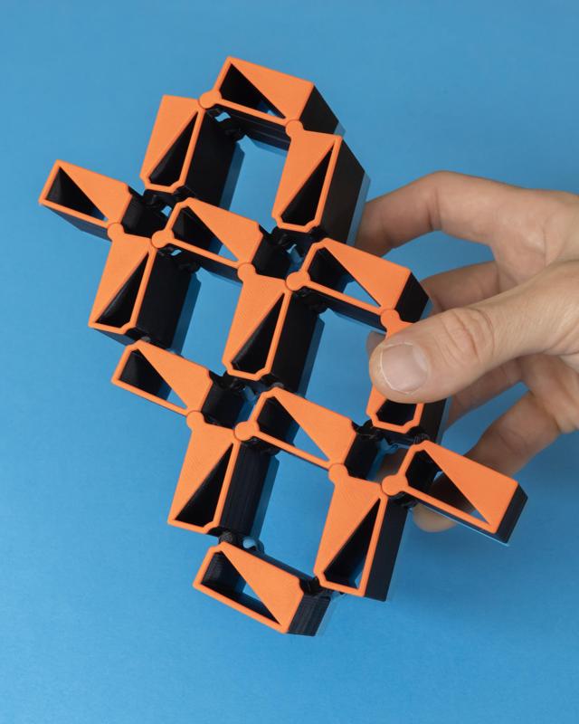 Auxetic Rectangles // 18x32mm 5x3 Stacked Diagonals