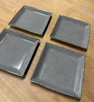 Form for making square ceramic plates