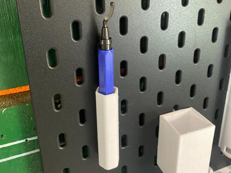 Skadis deburring tool