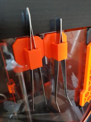 Halter für Pinzette am Ikea Lack Enclouse