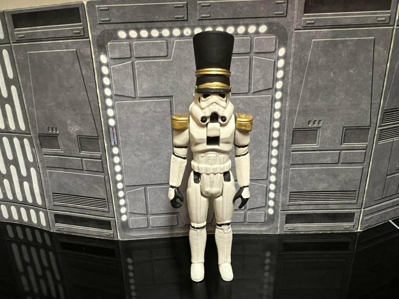 STAR WARS ADVENT CALENDAR 2022 DAY #12, VINTAGE STORMTROOPER NUTCRACKER (WORKING) FIGURE, ORNAMENT. 3.75", 1/18 KENNER, HASBRO