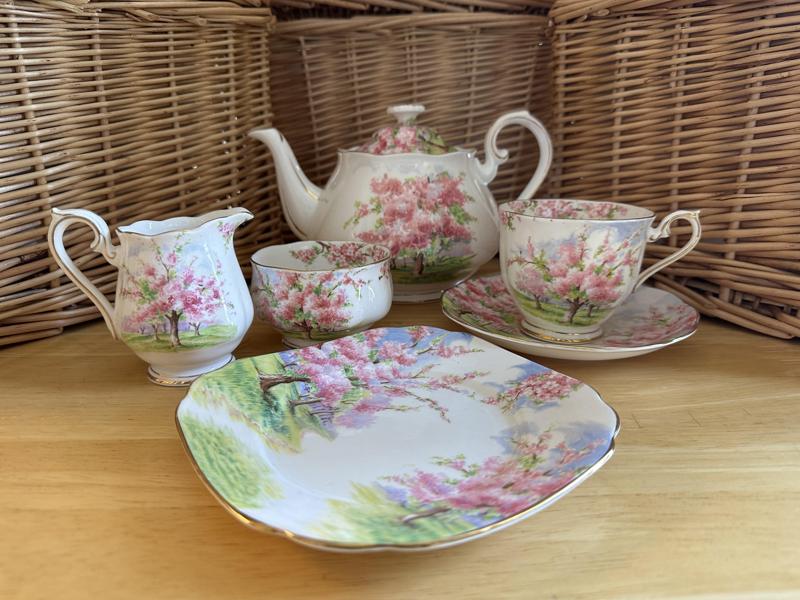 Tea Set for Remixing (Teacup and Saucer)