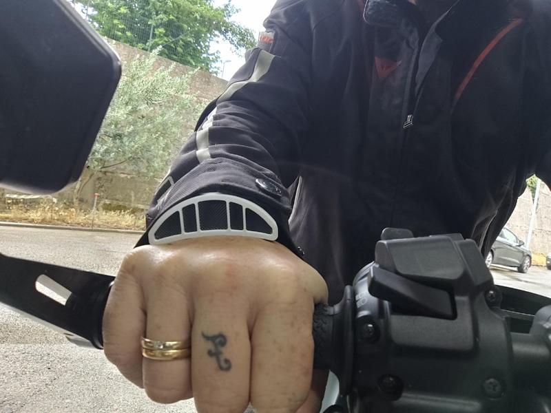 Air intake for motorcycle jacket