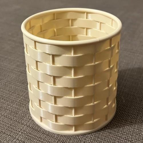 Circular woven basket
