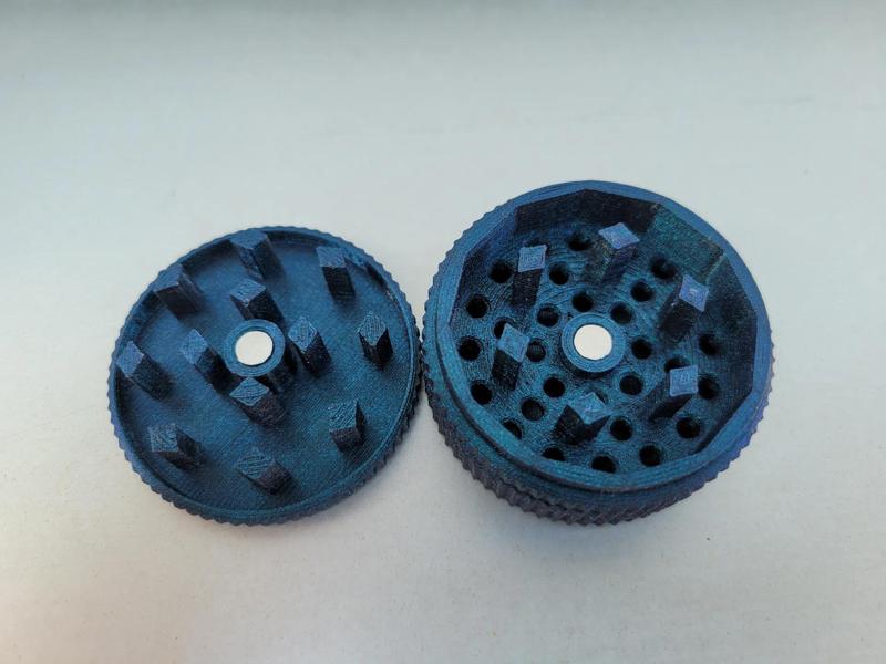 Herb Grinder with Magnets