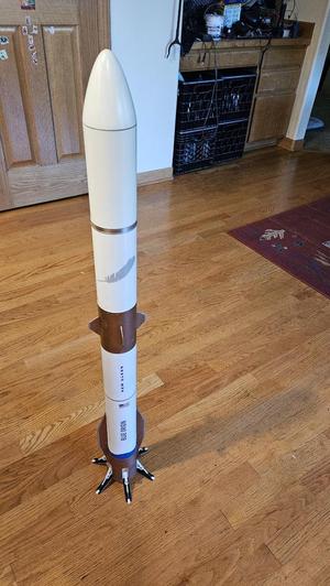 New Glenn (1:100) with retractable legs