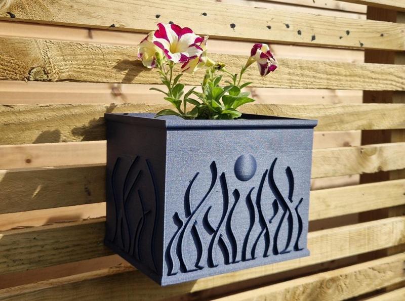 'Reaching For The Sun' Planter