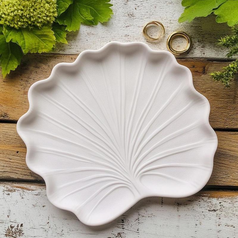 Leaf Flow Tray - 3D Printed Minimalist Leaf Shaped Jewelry Dish