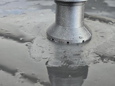 Rain barrel body with drainage