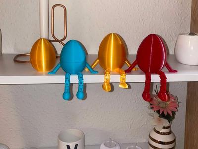 Cute articulated egg container