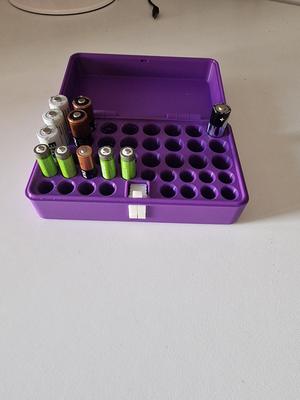 Battery box (AA and AAA batteries