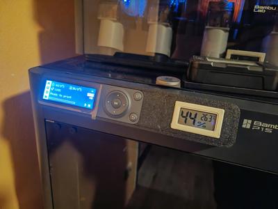 bambulab P1S kryt displaye na instalaci teplomeru boxu