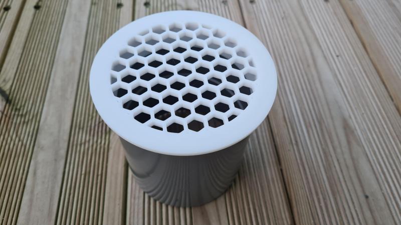Grille aération pour tuyau P.V.C 100 mm  V3- Ventilation grid for 100 mm P.V.C pipe