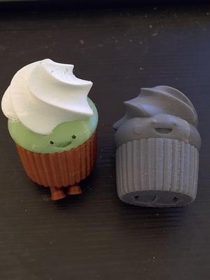 Cupcake with legs