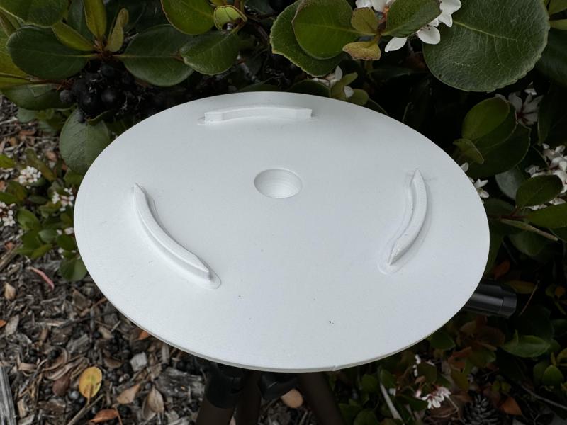 Feeder tripod base attachment