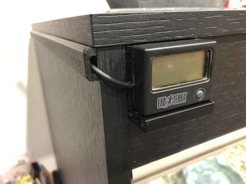 Thermometer holder terrarium