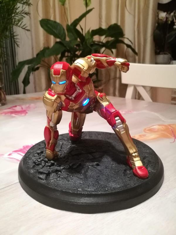 Iron Man MK42 - Super Hero Landing Pose --- with lights