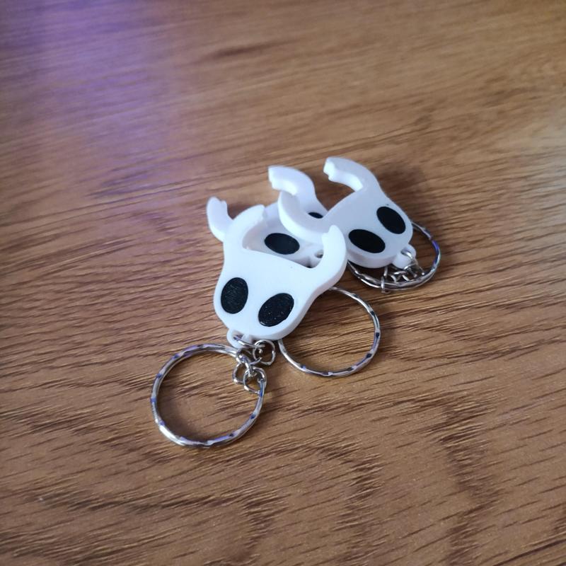 HOLLOW KNIGHT KEYCHAIN