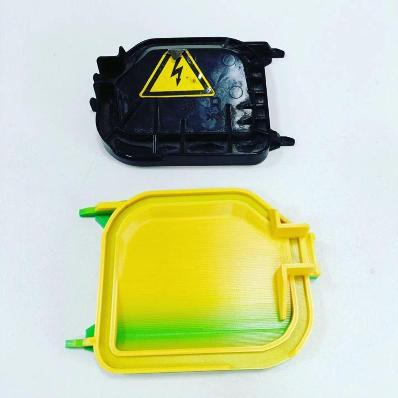 Audi A4 headlight cover. Крышка фара Audi A4