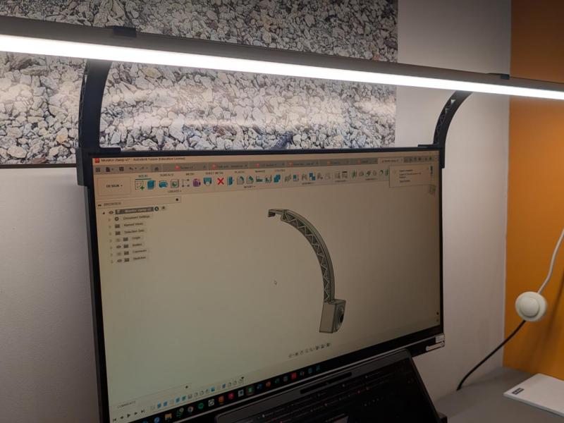 Universal monitor clamp for led bar