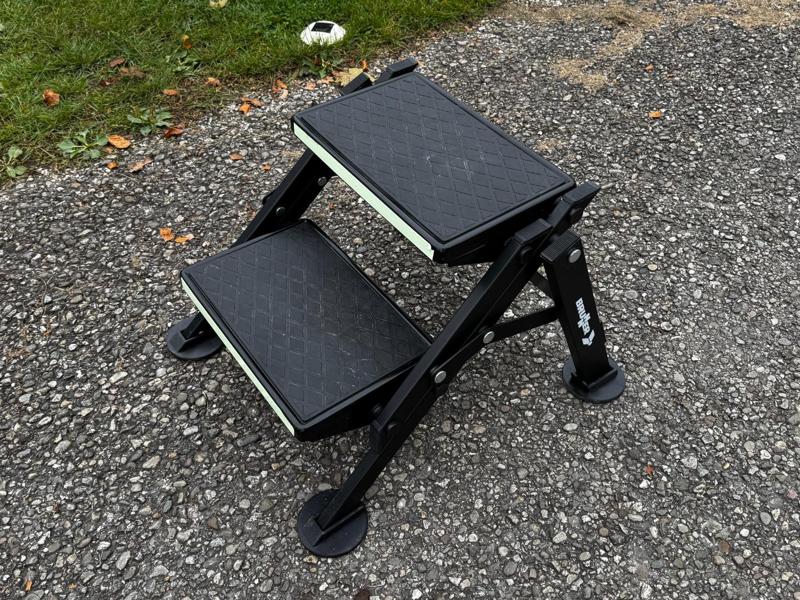 Feet for foldable step stool Camping