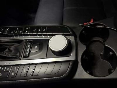 95b.1 Macan Phone Mount