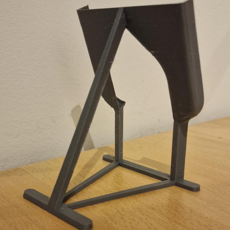 Minimal IPhone 15 stand