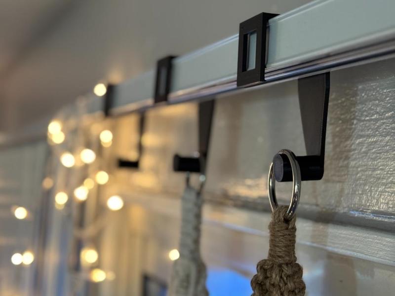 Renter-Friendly Vertical Blind Rail Plant Hanger