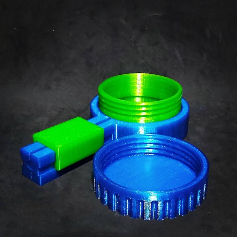 Bag closer with pouring spout with screw cap 100 mm wide