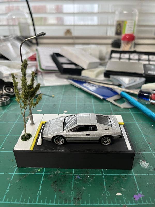 Car Parking Spot W/Light 1:64 Scale