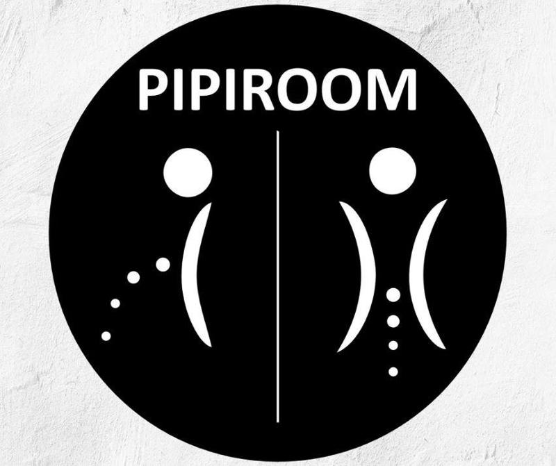 Decorative sign on the toilet door / Decorative sign on the toilet door