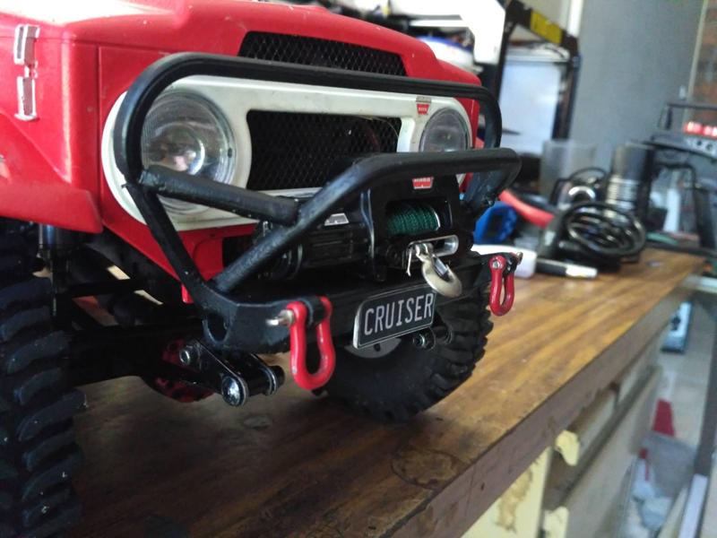 1:10 40 series landcruiser hoop bumper with towpoints