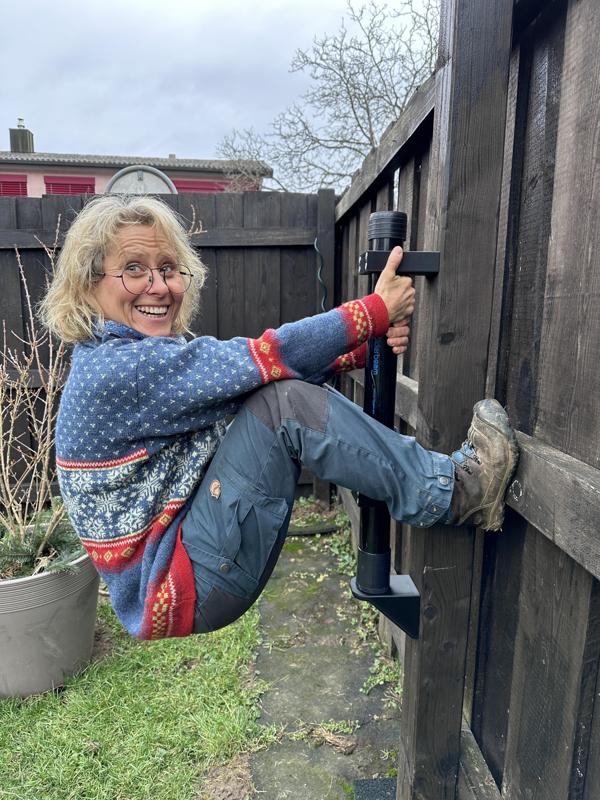 TELESCOPIC POLE WALL MOUNT 30 - 70 MM FOR DIAMETER POLES