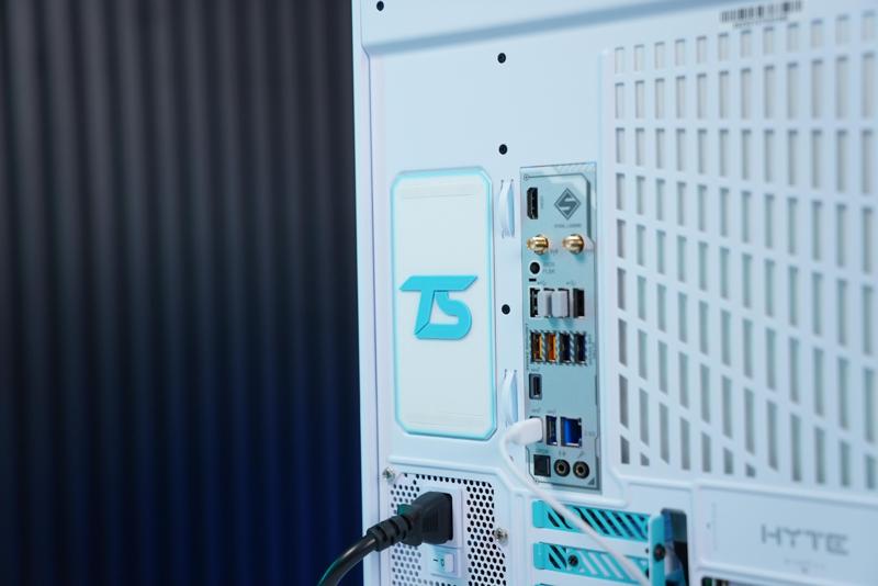 Hyte y70 custom HDD cage cover TS LOGO edition