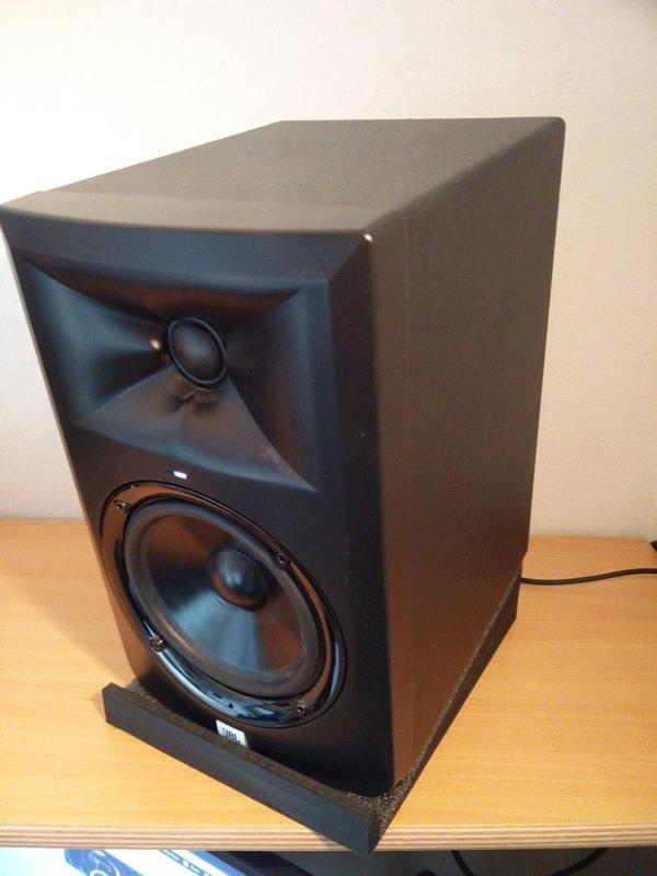 Studio monitor (speaker) stand