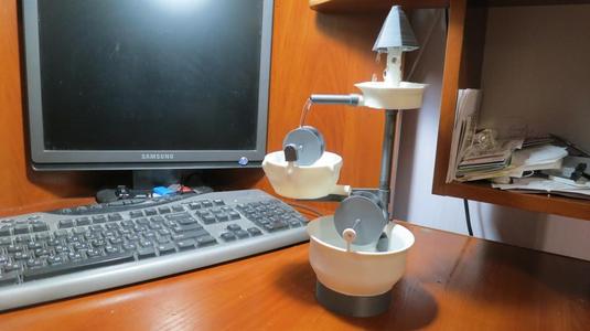 Table fountain with blades