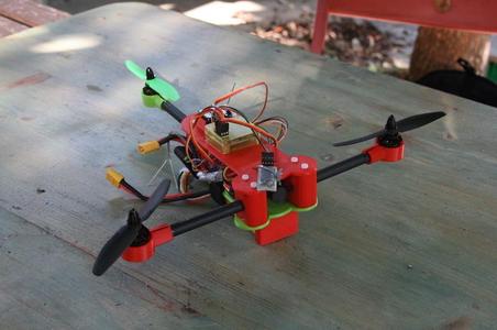 Tricopter - La FraiseVolante (OpenSCAD)
