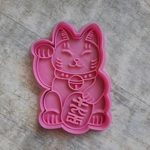 cutting JAPANESE CAT Maneki Neko